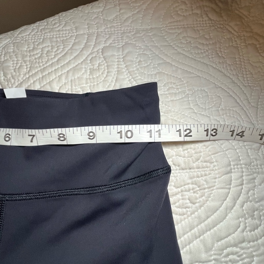 Peloton Black Crop Leggings with Logo, size small - Picture 4 of 7